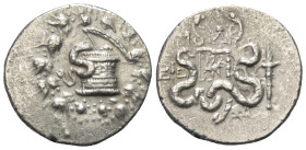Ionien. Ephesos.

 Cistophor (Silber). 131 / 130 v. Chr. (Jahr 4).
Vs: Cista mystica mit halbgeöffnetem Deckel, aus der sich nach links eine Schlan...
