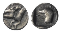 Dynasten von Lykien. Unbestimmte Dynasten.

 1/24 Stater (Hemiobol, Silber). Ca. 480 - 430 v. Chr.
Vs: Vorderteil eines Ebers links.
Rs: Kopf eine...