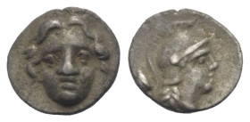 Pisidien. Selge.

 Obol (Silber). Ca. 350 - 300 v. Chr.
Vs: Gorgoneion en face.
Rs: Kopf der Athena mit attischem Helm rechts; im Feld links Astra...