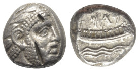 Phönikien. Arados.

 Stater (Silber). Ca. 348 - 339 v. Chr.
Vs: Kopf des bärtigen Ba'al-Arwad rechts.
Rs: Galeere, rechts darauf Pataikos, darüber...