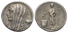 L. Cassius Longinus.

 Denar (Silber). 60 v. Chr. Rom.
Vs: Verschleierte Büste der Vesta mit Diadem links, dahinter Schale (cylix), davor Kontrollm...
