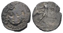L. Plautius Plancus.

 Denar (Silber). 47 v. Chr. Rom.
Vs: L PLAVTIVS. Kopf der Medusa en face.
Rs: [PLANCV]. Aurora mit Palmzweig en face, Pferde...