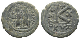 Iustinus II. (565 - 578 n. Chr.).

 1/2 Follis (20 Nummi). 575 / 576 n. Chr. (Jahr 10). Kyzikos.
Vs: Iustinus und Sophia mit Szepter en face throne...