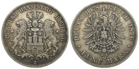 Kaiserreich. Hamburg.

 5 Mark (Silber). 1876 J. Hamburg.
Vs: Stadtwappen, gehalten von zwei Löwen.
Rs: Kleiner Reichsadler.

38 mm. 27,52 g. 
...