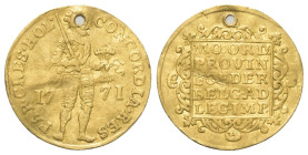 Niederlande. Vereinigte Provinzen. Holland.

 Dukat (Gold). 1771.
Vs: Stehender Ritter mit geschultertem Schwert in der Rechten und Pfeilbündel in ...