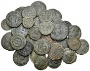 Imperio Romano. Lote de 30 pequeños bronces de Bajo Imperio Romano, en su mayoría diferentes. A EXAMINAR. BC/MBC. Est...120,00.