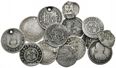 España. Lote de 15 monedas diferentes de la Monarquía Española, 1 real (10) y 1/2 real (5). A EXAMINAR. BC-/MBC-. Est...50,00.
