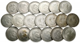 Centenario de la Peseta (1868-1931). Lote de 19 monedas de 100 pesetas 1966*66 (12) y *68 (6), una de ellas sin estrella visible. A EXAMINAR. MBC+/SC-...