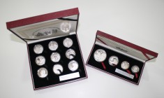 Malta. Lote de 2 sets conmemorativos de Juan Pablo II de La Soberana Orden de Malta con 13 monedas de plata. En sus estuches originales y con certific...