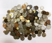 Portugal. Lote de 272 monedas portuguesas, algunas de plata, de diferentes épocas y valores, y 5 series anuales de Euros, 2008, 2009, 2011, 2012 y 201...