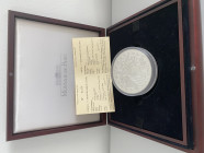 FRANKREICH
5. Republik, seit 1958. 50 Euro 2003. Erster Jahrestag des Euro. 1 kg Sterlingsilber. In der originalen, aufwändig gestalteten Holzkassett...