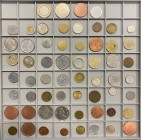 MÜNZEN FEHLPRÄGUNGEN
 Interessante Sammlung von Fehlprägungen aus aller Welt von der DM bis zum Euro, darunter auch einige Seltenheiten. 60 Stück. R ...