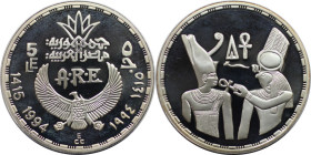 Weltmünzen und Medaillen, Ägypten / Egypt. God Sesostris I. 5 Pounds 1994 (AH 1415). 22,50 g. 0.999 Silber. 0.72 OZ. KM 752. Polierte Platte