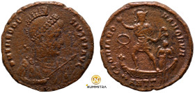 Theodosius I. (392-395 AD). Follis. (23mm, 5,94g) Antioch. Obv: DN THEODOSIVS PF AVG. pearl-diademed bust of Theodosius right. Rev: GLORIA ROMANORVM. ...