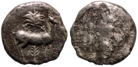 Ionia. (202-133 BC) AR Drachm. (15mm, 2,69g) Ephesos. Obv: bee. Rev: deer in front of palm tree.