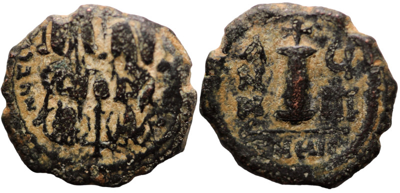 Justin II. (565-578 AD). 10 Nummi. (17mm, 3,10g) Obv: Justin and Sophia enthrone...