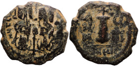 Justin II. (565-578 AD). 10 Nummi. (17mm, 3,10g) Obv: Justin and Sophia enthroned facing. Rev: Large I.