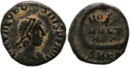 Theodosius I. (379-395 AD). Æ Follis. (13mm, 1,36g) Antioch. Obv: DN THEODOSIVS PF AVG. perl-diademed bust of Theodosius right. Rev: VOT / X / MVLT / ...