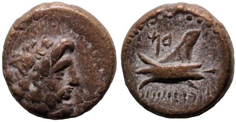 Phoenicia. Arados. (137-51 BC) Æ Bronze. (15mm, 3,25g) Obv: laureate head of Zeu...