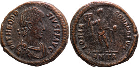 Theodosius I. (392-395 AD). Follis. (22mm, 4,96g) Antioch. Obv: DN THEODOSIVS PF AVG. pearl-diademed bust of Theodosius right. Rev: GLORIA ROMANORVM. ...