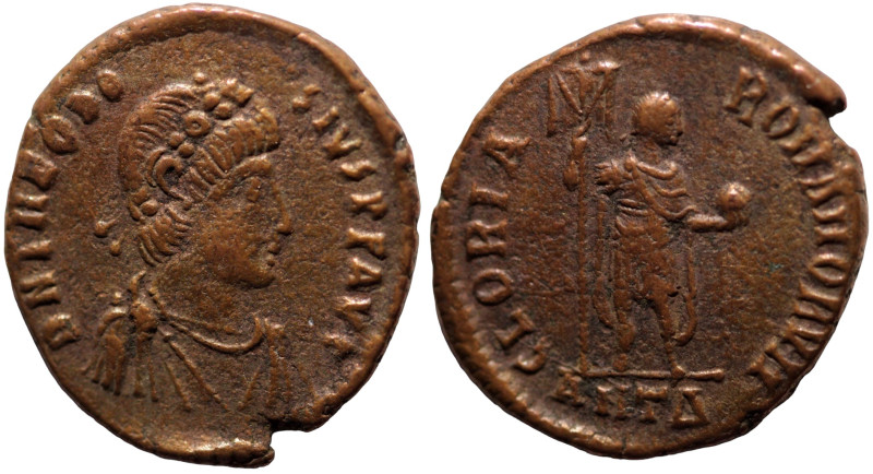 Theodosius I. (392-395 AD). Follis. (23mm, 4,80g) Antioch. Obv: DN THEODOSIVS PF...