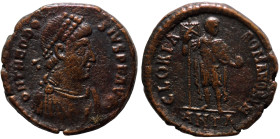 Theodosius I. (392-395 AD). Follis. (22mm, 5,46g) Antioch. Obv: DN THEODOSIVS PF AVG. pearl-diademed bust of Theodosius right. Rev: GLORIA ROMANORVM. ...