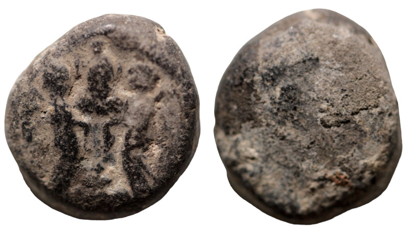 ancient token. two Victorias facing. (19mm, 2,57g)