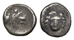 Greek Coins
PISIDIA, Selge. Circa 250-190 BC. AR Hemiobol (0,3 gr - 8,10 mm). Head of lion right; astragalos below / Facing gorgoneion .