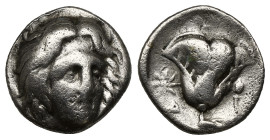 Greek Coins
ISLANDS off CARIA, Rhodos. Rhodes. Circa 305-275 BC. AR Drachm (3,0 gr - 14,30 mm) Head of Helios facing slightly right / Rose with bud to...