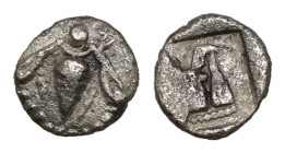 Greek Coins
IONIA, Ephesos. Circa 500-420 BC. AR Hemiobol (0,20 gr - 5,60 mm). 
Bee, tendrils above / Eagle head right; EΦ; all within incuse square. ...