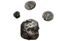 GRECIA ANTIGUA. Lote de 4 monedas, una de ellas forrada. BC/MBC-.