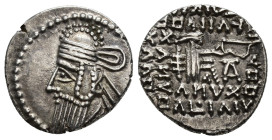GRECIA ANTIGUA. PARTIA. Vologases IV. Dracma. AR 3,64 g. 18,1 mm. SEP-84. Cospel abierto. MBC+.