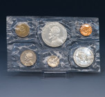 MONEDAS EXTRANJERAS. Lote de 12 monedas. Cuba: 10 y 5 pesos. 1975. 25 Aniversario del Banco Nacional de Cuba. KM-36 y 37. SC; Panamá: proof set. 1968....