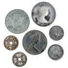 MONEDAS EXTRANJERAS. Lote de 7 monedas: Paraguay (300 guaraníes, 1973); Islas Falkland (50 peniques, 1982); Timor (6 escudos, 1958); Nueva Guinea (2: ...