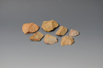 ARQUEOLOGÍA. PREHISTORIA. Paleolítico. Musteriense. Lote de 7 útiles líticos (ca. 50.000 a.C.). Cuarcita. Longitud de 3 a 6 cm.