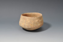 ARQUEOLOGÍA. PRÓXIMO ORIENTE. Cuenco con decoración geométrica (II-I milenio a.C.). Cerámica. Altura 9 cm. Diámetro 12 cm. Intacto.