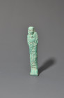ARQUEOLOGÍA. EGIPTO. Baja Época. Ushebti (ca. 332 a.C.). Fayenza. Altura 6,8 cm. Ex colección B. Kickx y J. Peeters (Bégica; 1978).