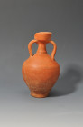 ARQUEOLOGÍA. ROMA. Botella con dos asas (ss. I-IV d.C.). Terra sigillata. Altura 20 cm. Falta en la boca.