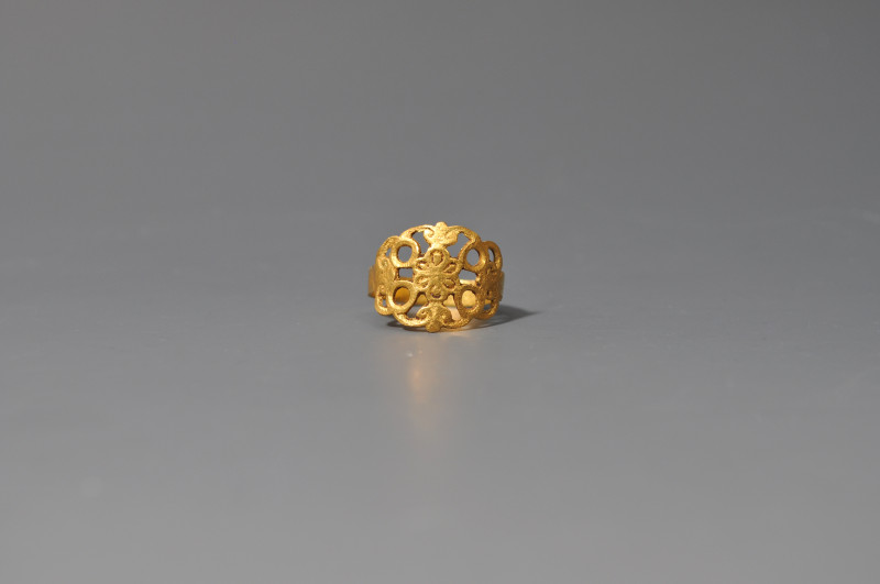 ARQUEOLOGÍA. EDAD MODERNA. Anillo (siglo XVII). Oro. Diámetro 1,7 cm. 2,85 gr.