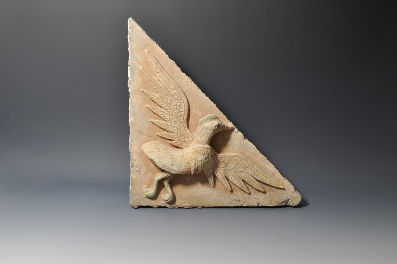 ARQUEOLOGÍA. CHINA. Dinastía Song. Ladrillo triangular con decoración de ave en ...