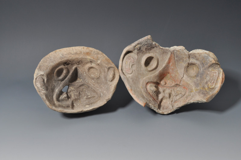 ARQUEOLOGÍA. PREHISPÁNICO. Cultura La Tolita. Lote de 2 moldes faciales con rasg...