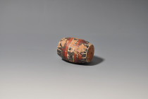 ARQUEOLOGÍA. PREHISPÁNICO. Cultura Nazca. Ocarina con decoración de cabezas trofeo (350-600 d.C.). Cerámica. Longitud 7 cm. Adjunta certificado de exp...