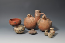 ARQUEOLOGÍA. PREHISPÁNICO. Región andina. Lote de 7 vasijas y cuencos. Cerámica. Altura de 4 a 18,8 cm. Con faltas y referencias de catalogación antig...