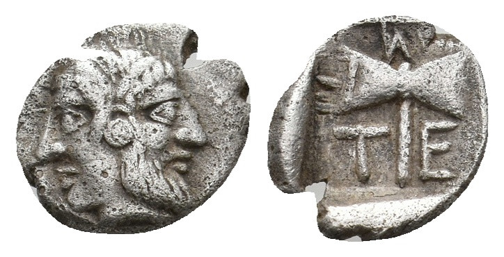 TROAS. Tenedos. Obol (Late 5th-early 4th centuries BC).
0.67 Gr. 10.3 mm.