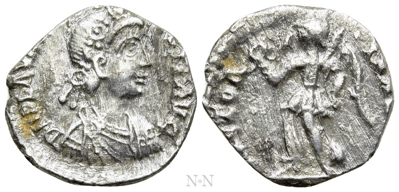 VALENTINIAN III (425-455). Half Siliqua. Ravenna or Rome. 

Obv: D N PLA VALEN...