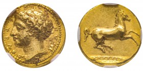 Syracuse, Dionysios I 405-395 avant J.-C.
50 Litrai en or, (Dekadrachme), AU 2.88 g.
Avers : Tête juvénile du dieu-fleuve Anapos à gauche, dans le c...