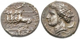 Syracuse, Dionysios I 405-395 avant J.-C.
Décadrachme argent du maître graveur Evainète, AG 41.79 g.
Avers : Quadriga à gauche conduit par un conduc...