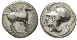 Corinthe 400-350 avant J.-C.
Statère, AG 8.47 g.
Avers : Pegasos debout à droite. 
Revers : Tête casquée d’Athena à droite et des dauphins.
Ref : ...