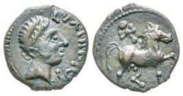 Cadurci, Bronze LVXTIIRIOS, 58-52 avant J.-C., AU 1.65 g.
Avers : Tête humaine à droite, les cheveux crépus. 
Revers : Cheval galopant à droite ; au...