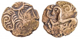 Parisii Quart de statère d’or, IIe siècle avant J.-C., AU (or pâle) 1.82 g.
Avers : Tête humaine à droite. 
Revers : Cheval bondissant à gauche, à l...